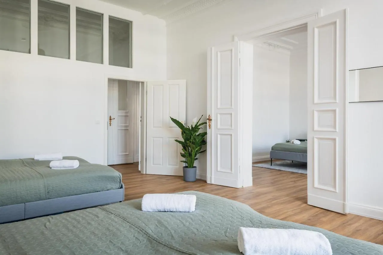 Riesiges Apartment Nahe Kudamm Sehr Schoner Altbau 123M2 Gross 12 Gaste Берлин