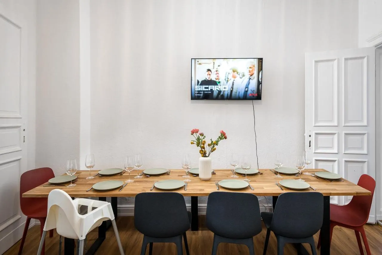 Riesiges Apartment Nahe Kudamm Sehr Schoner Altbau 123M2 Gross 12 Gaste Берлин