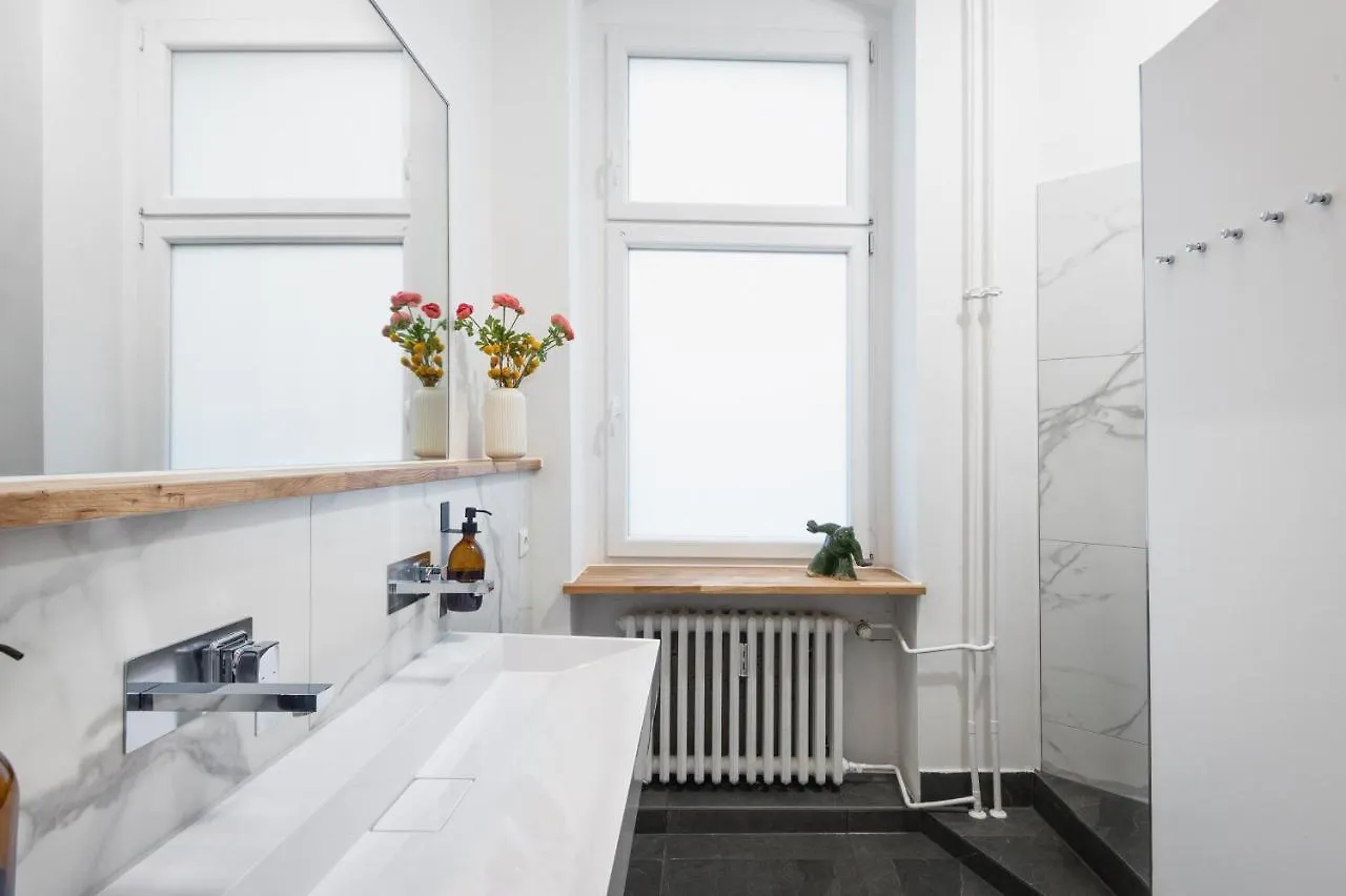 Riesiges Apartment Nahe Kudamm Sehr Schoner Altbau 123M2 Gross 12 Gaste Берлин Германия