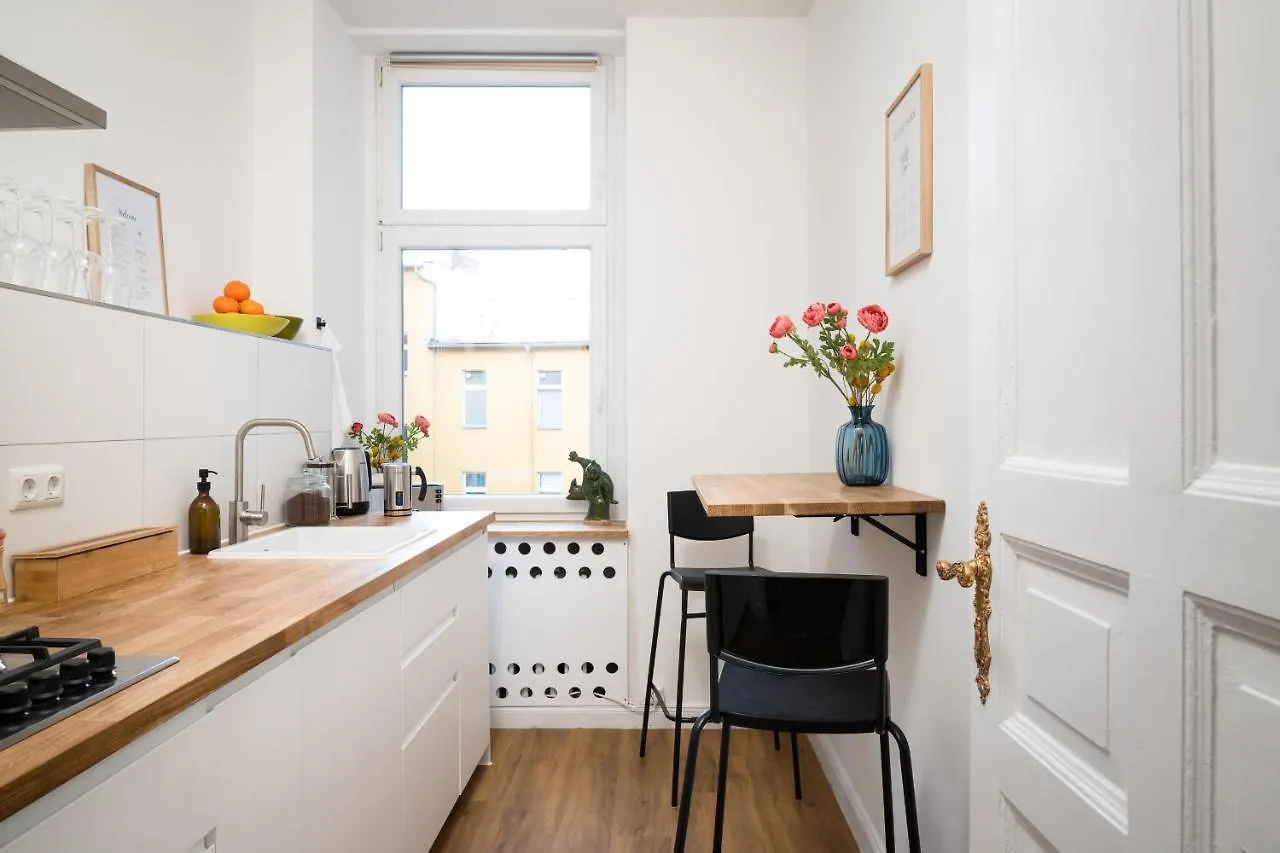 Riesiges Apartment Nahe Kudamm Sehr Schoner Altbau 123M2 Gross 12 Gaste Берлин Германия