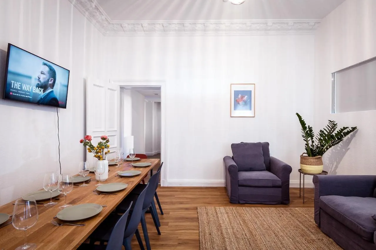 Riesiges Apartment Nahe Kudamm Sehr Schoner Altbau 123M2 Gross 12 Gaste Берлин Германия