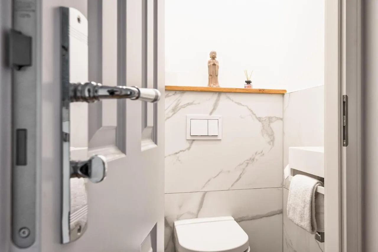 Riesiges Apartment Nahe Kudamm Sehr Schoner Altbau 123M2 Gross 12 Gaste Берлин