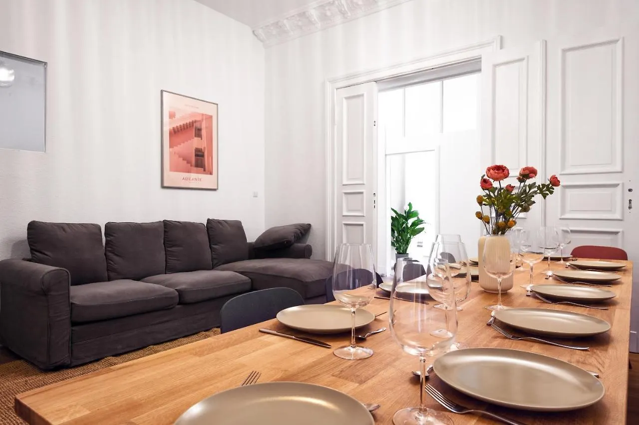 Riesiges Apartment Nahe Kudamm Sehr Schoner Altbau 123M2 Gross 12 Gaste Берлин 0*,