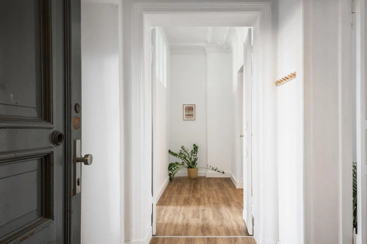 Riesiges Apartment Nahe Kudamm Sehr Schoner Altbau 123M2 Gross 12 Gaste Berlín Německo