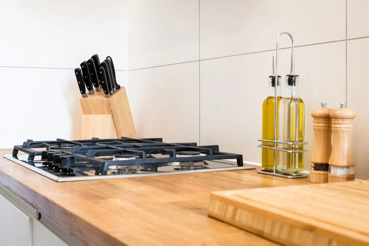 Riesiges Apartment Nahe Kudamm Sehr Schoner Altbau 123M2 Gross 12 Gaste Berlín